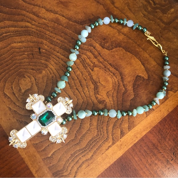 Handcrafted repurpose elegant stone cross pendant Czech glass Pearl necklace - Picture 8 of 12